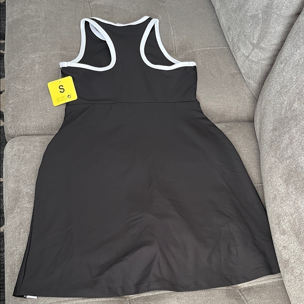 Chic Black and White Women's Swim Coverup - Picture 8 of 11